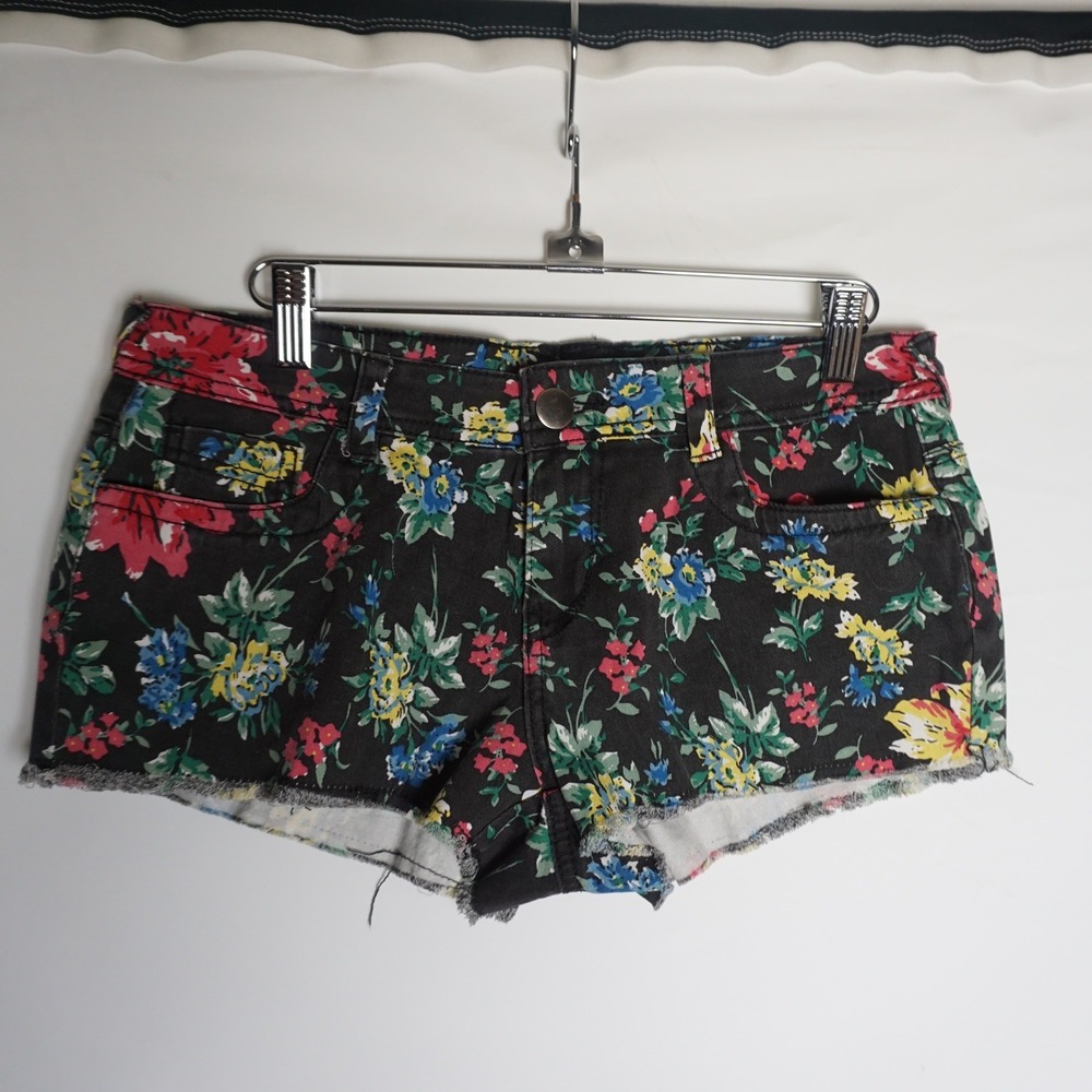Bongo Floral Denim Y2K Low Rise Shorts Black Multicolored Frayed Hem Size 7